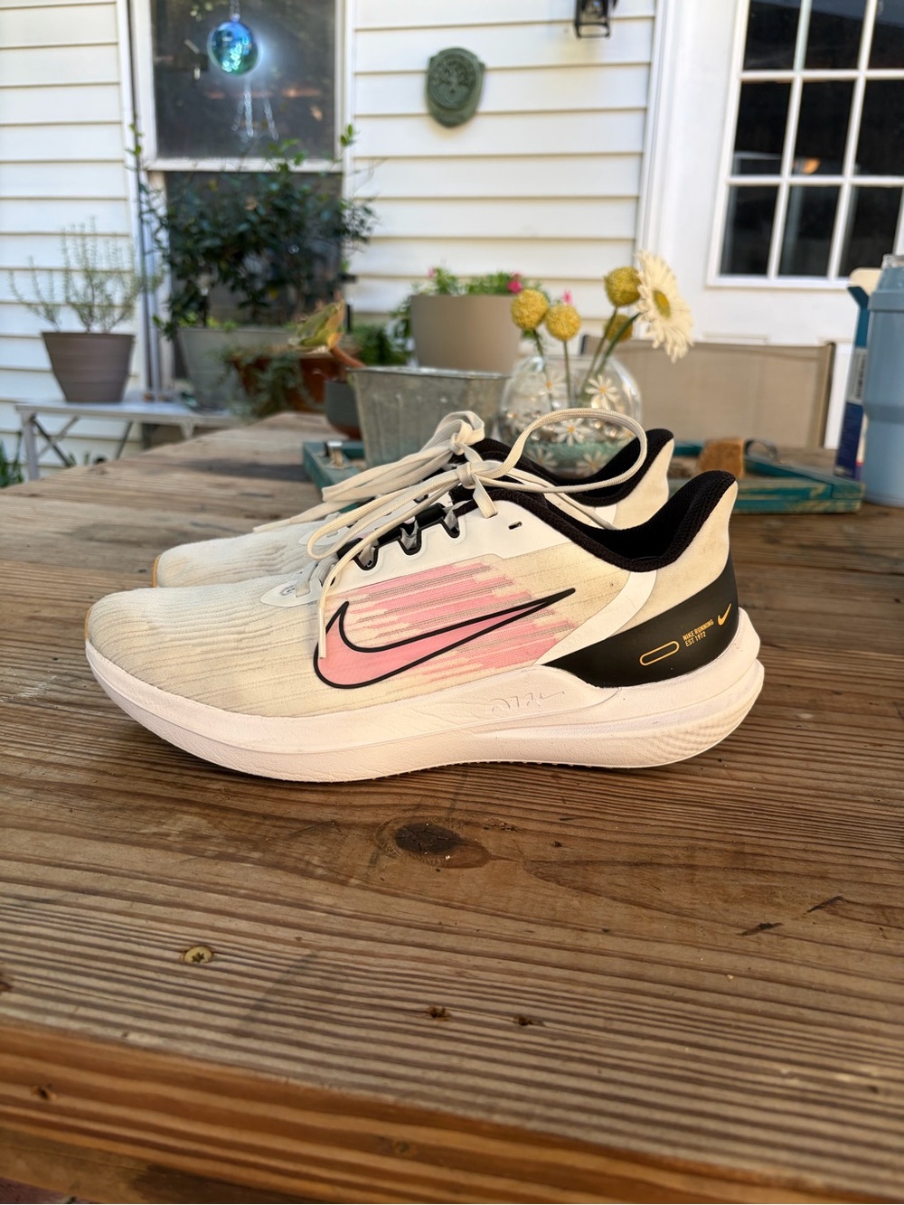 Nike Winflo 10 Women’s 9.5 White Pink Black Running Shoes DD8686-104